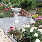 At The Rose Garden 아파트