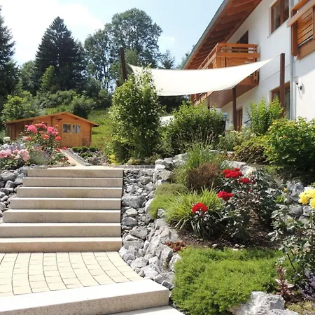 Apartment At The Rose Garden *